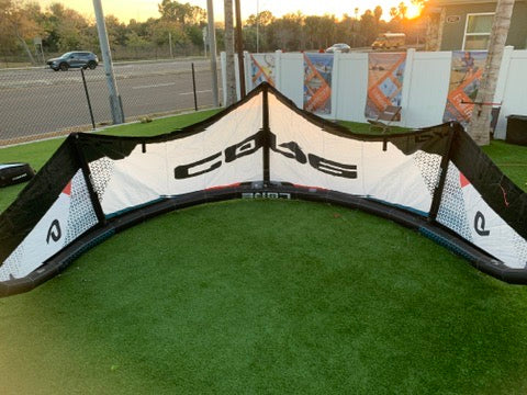 PACE (9.0, White/Black) Demo T26