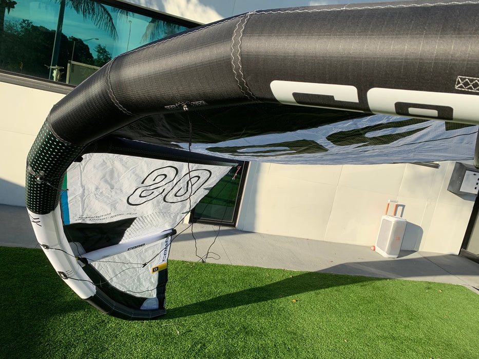 CORE XR8 8.0 WHITE/BLACK Demo T26