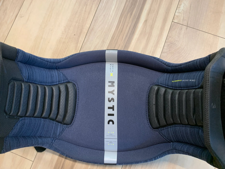 2022 Mystic Majestic X Waist Harness Small Used