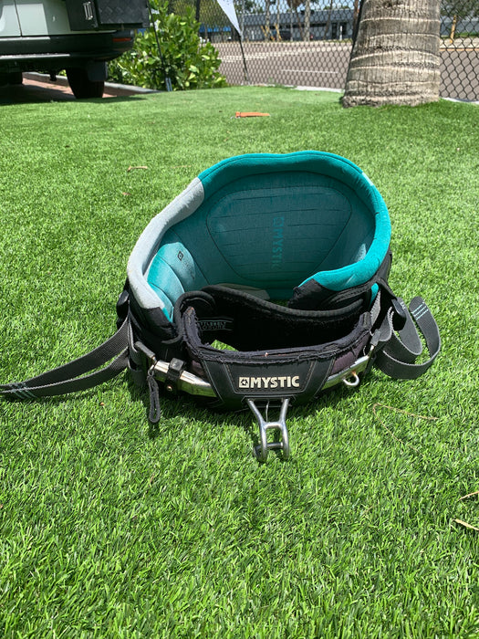 2019 Small Mystic Dutchess Waist Harness With Spreader Bar Used