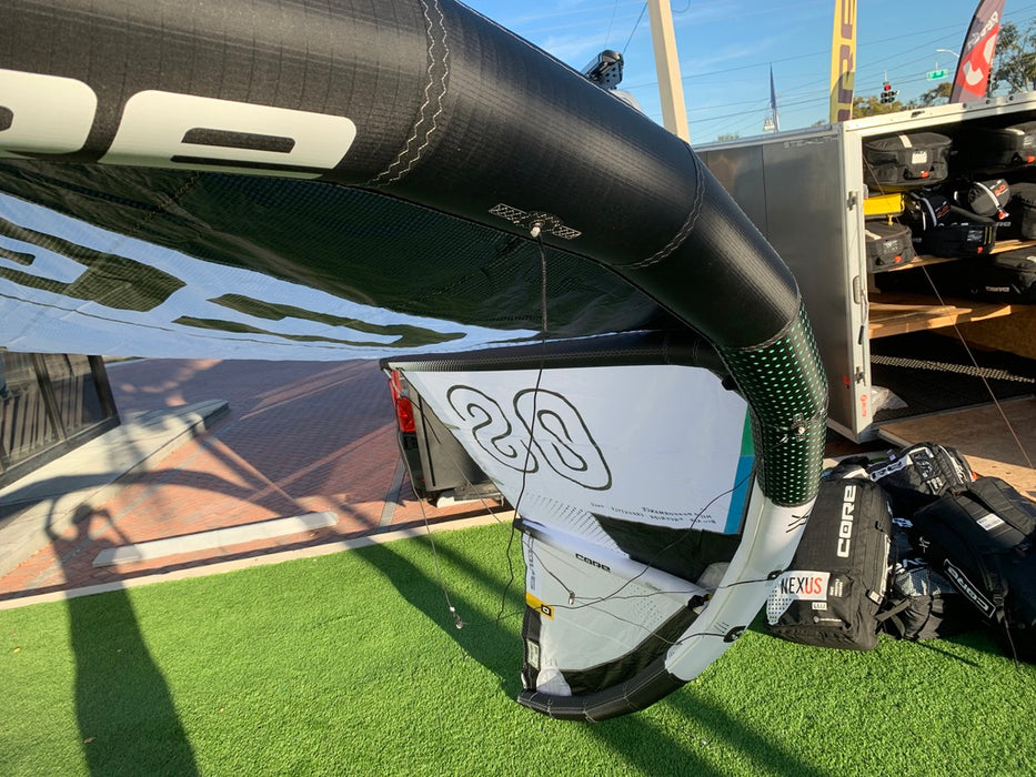 CORE XR8 8.0 WHITE/BLACK Demo T26