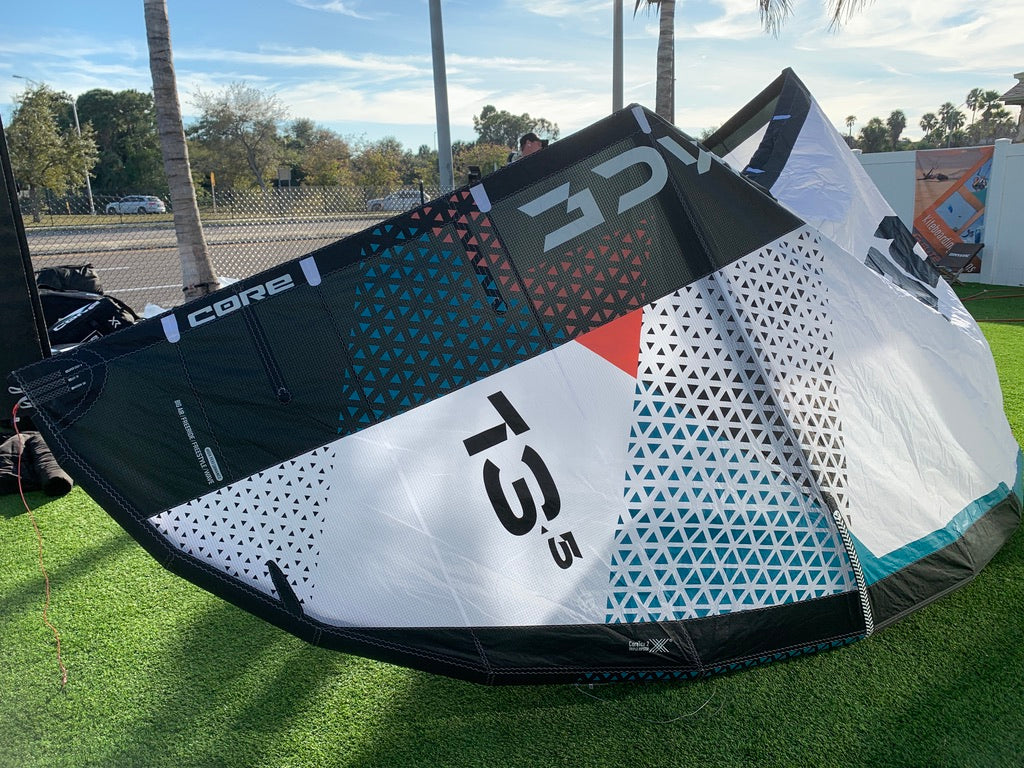 PACE (13.5, White/Black) Demo T26