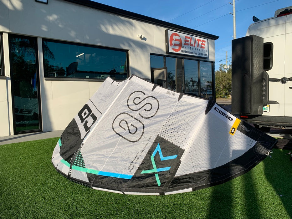 CORE XR8 8.0 WHITE/BLACK Demo T26