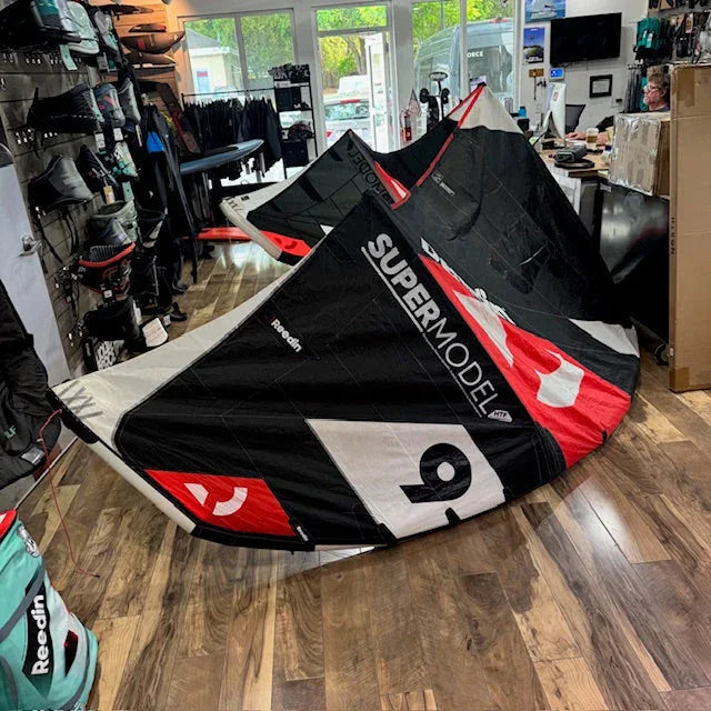 Reedin Supermodel HTF 9m Kite Used Black