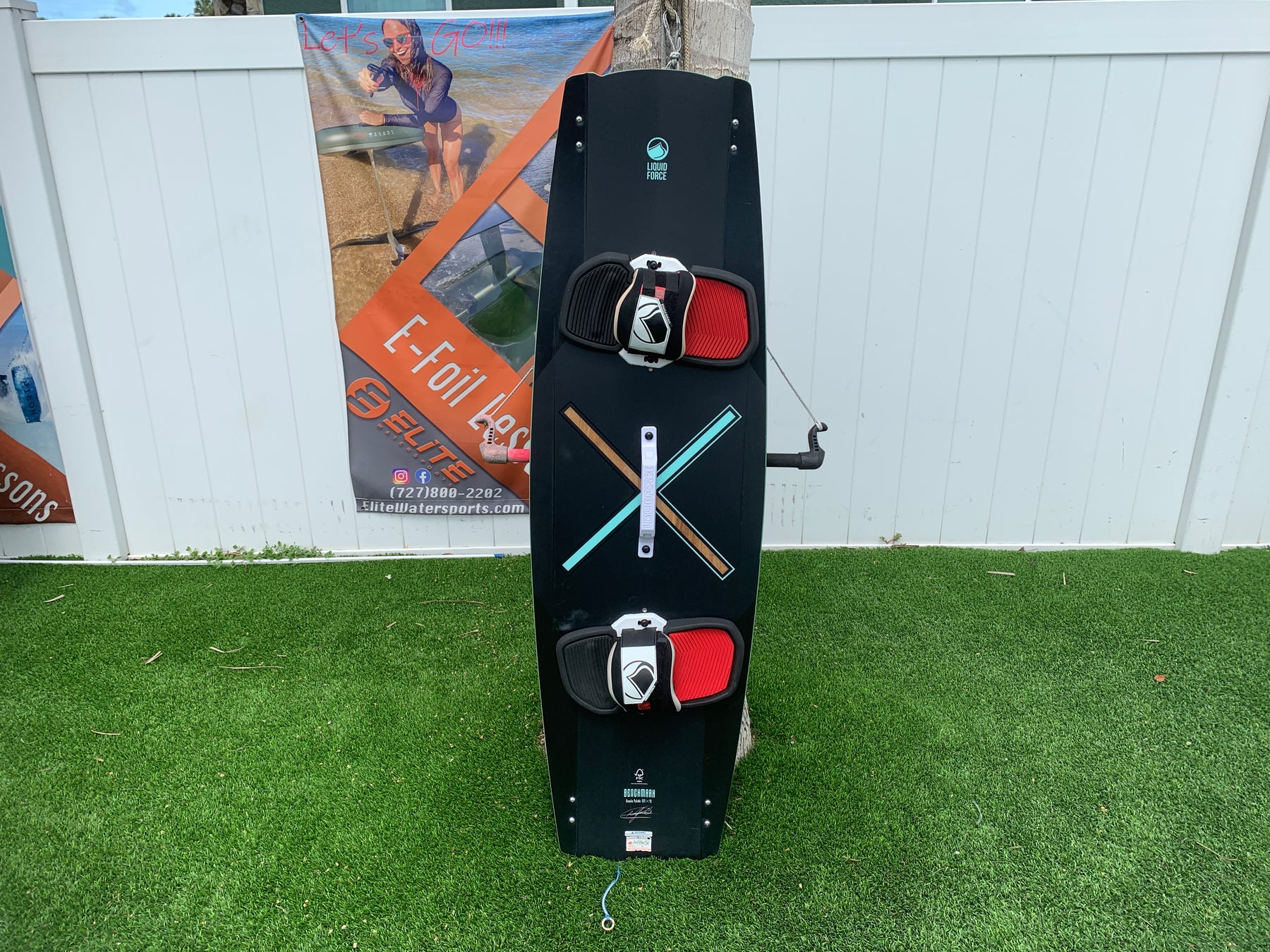 Liquid Force Benchmark 137cm Used w/Straps