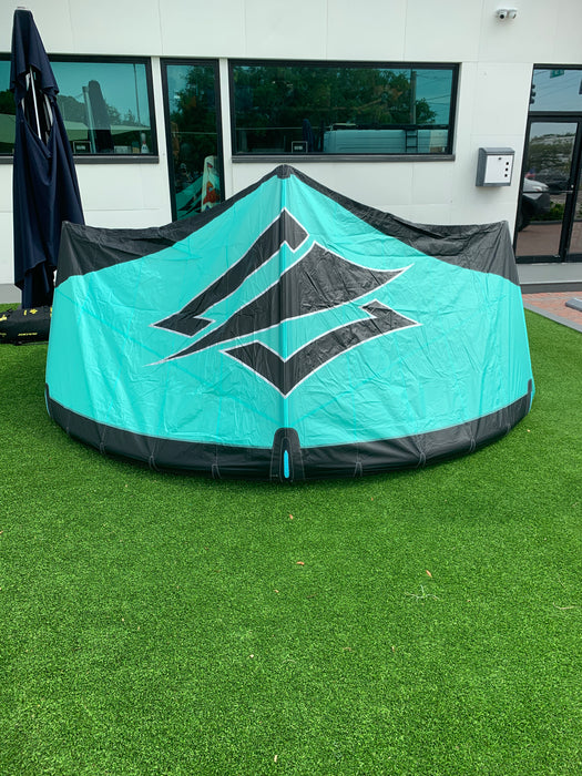 2025 Naish Pivot 8m Blue Kite Demo