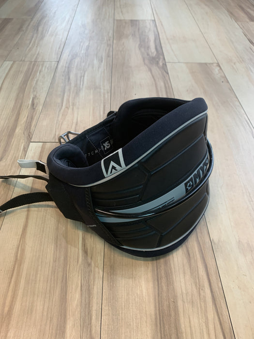 Mystic Arch Waist Harness w/ Dakine 8in Spreader Bar Used