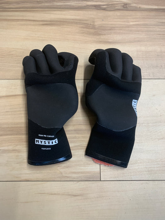 Mystic Roam 3mm Small Precurved Glove Used