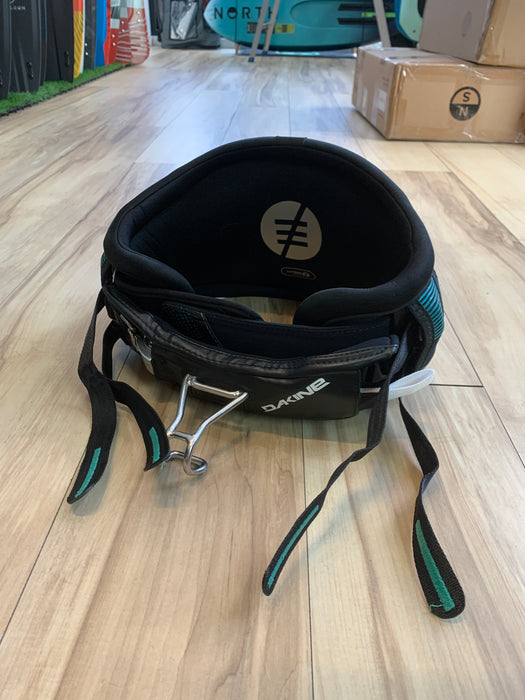 2019 Ride Engine Elite Series S Used with Dakine Spreader Bar