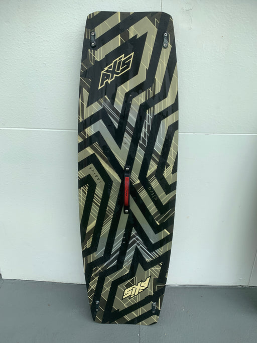 Axis Ultra 144cm Twintip Used