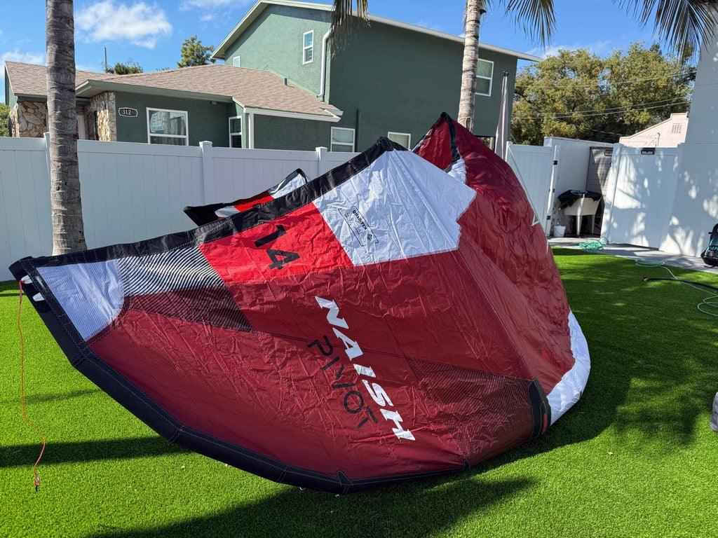 2025 Naish Pivot Red Kite 14m Demo