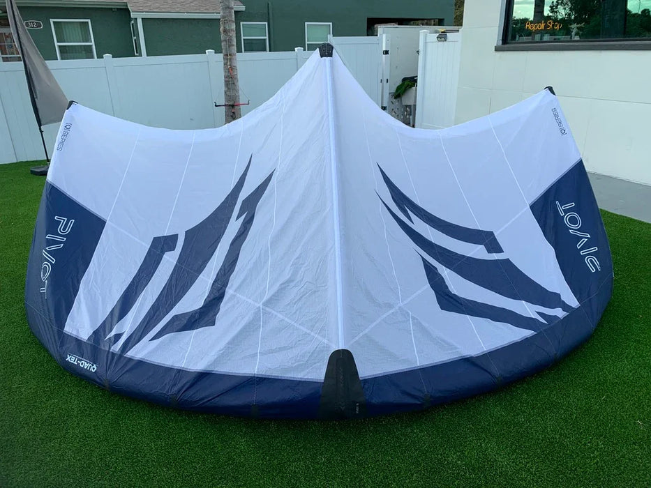 2026 Naish Pivot [Q] White 11 Demo25