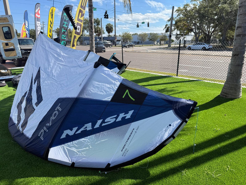2026 Naish Pivot [Q] White 7 Demo25