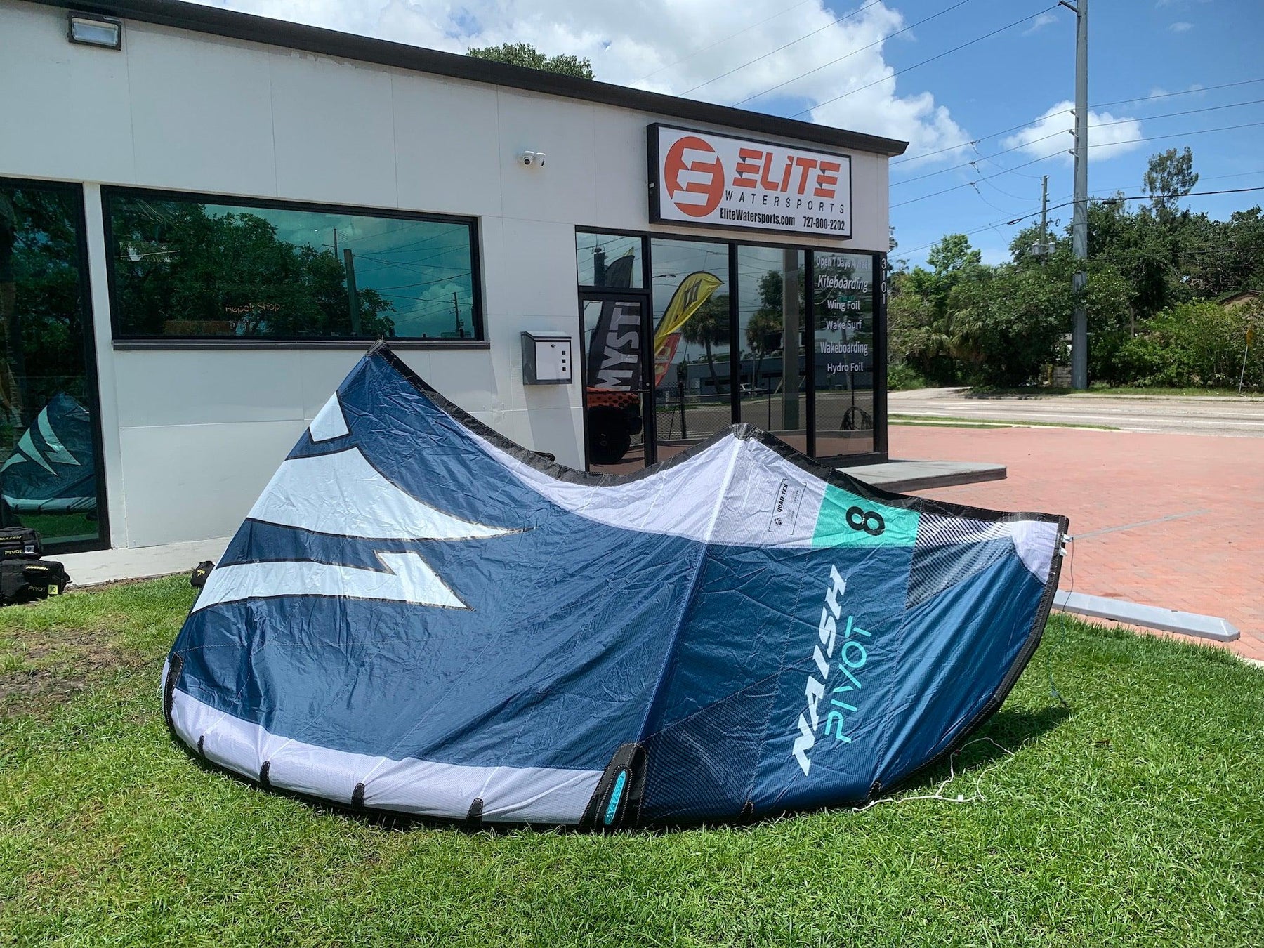 2025 Naish Pivot Dark Blue 8m Demo