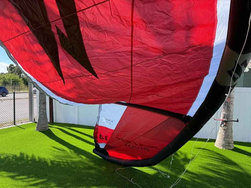 2025 Naish Pivot Red Kite 14m Demo
