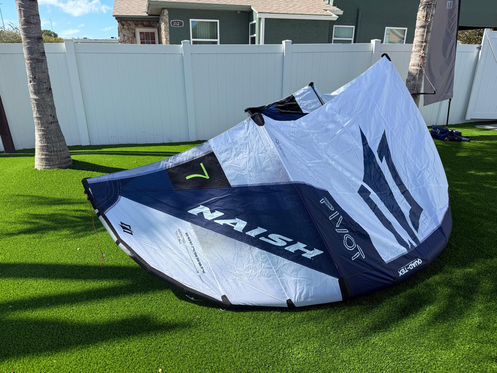 2026 Naish Pivot [Q] White 7 Demo25